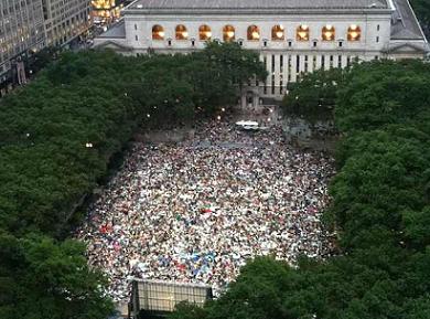 Bryant Park, Monday night film series